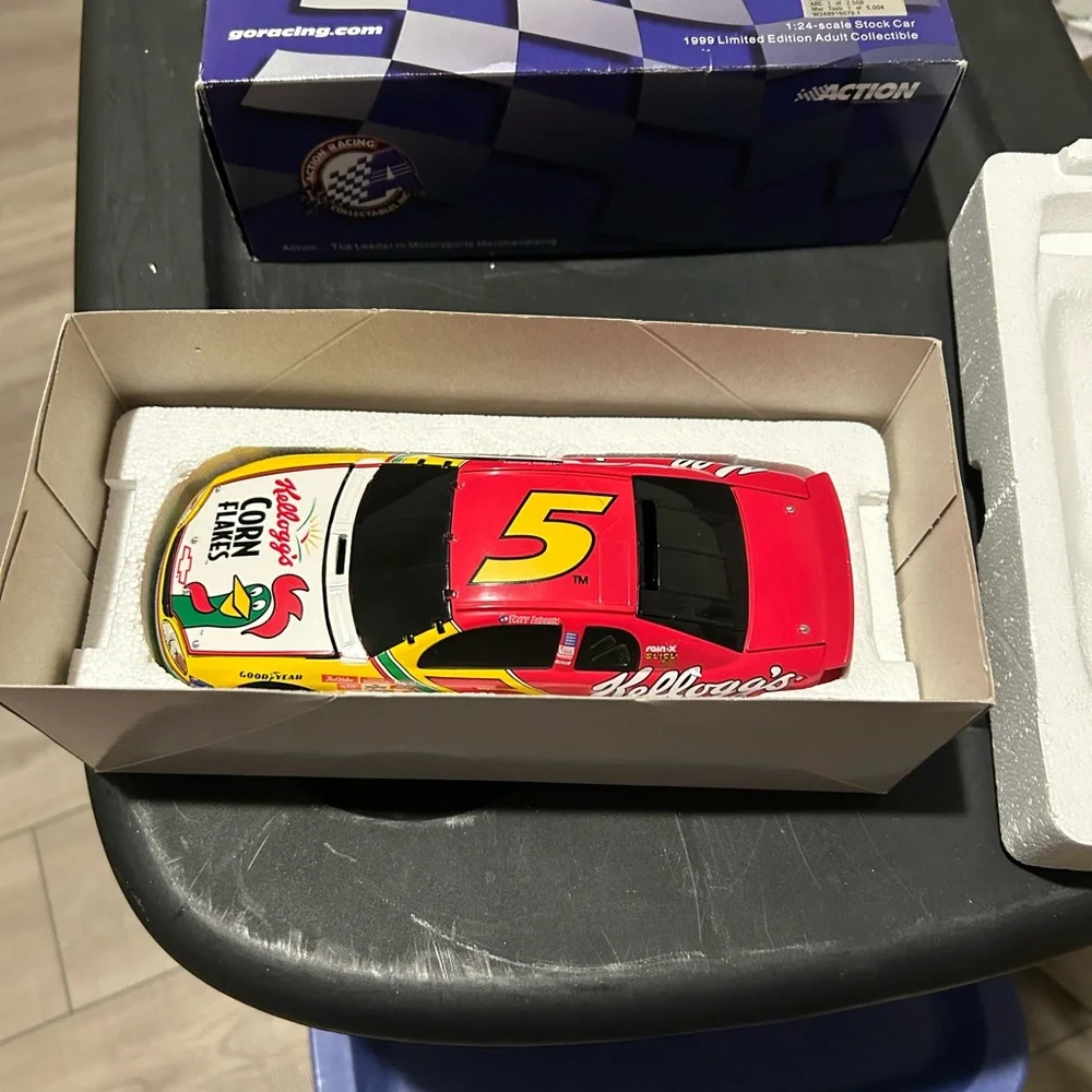 Terry Labonte Corn Flakes 1/24 scale Red and Yellow Race Car Toy. 1 of 7512 made - Picture 7 of 14